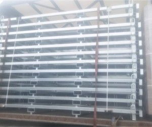 Stojaki do transportu ogrodzeń tymczasowych.