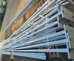 Słupy cynkowane ogniowo, wygrodzenie kortu teniosowego