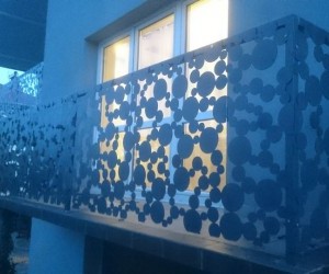 Przykładowe wzory oraz możliwości zastosowania nowosczenych paneli ogrodzeniowych wykonanych z blacy cynkowanej ogniowo i malowanych proszkowo.