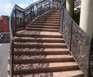 Przykładowe wzory oraz możliwości zastosowania nowosczenych paneli ogrodzeniowych wykonanych z blacy cynkowanej ogniowo i malowanych proszkowo.