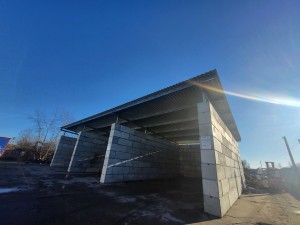 Konstrukcja dachowa boksów z bloczków betonowych cynkowana ogniowo