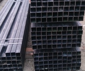 Profil stalowy czarny 60x60x2 mm pocięty na odpowiednie długości na życzenie klienta