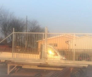 Brama przesuwna na statywie gotowa do transportu do klienta.