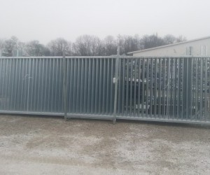 Skrzydło bramy przesuwnej typu Hendersson - wieszące.